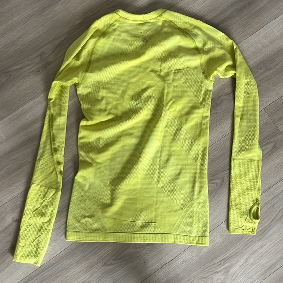 Lululemon top - Picture 2 of 3